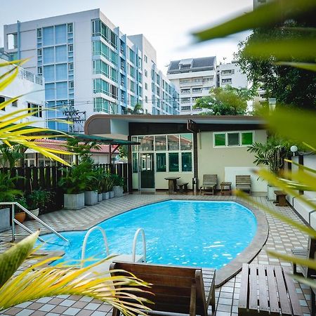 Ruamchitt Travelodge Бангкок Экстерьер фото