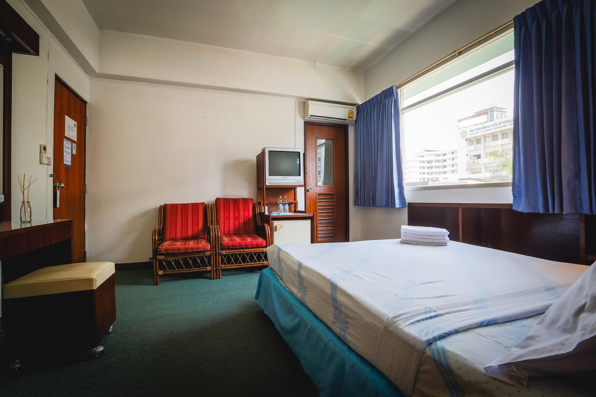 Ruamchitt Travelodge Бангкок Экстерьер фото