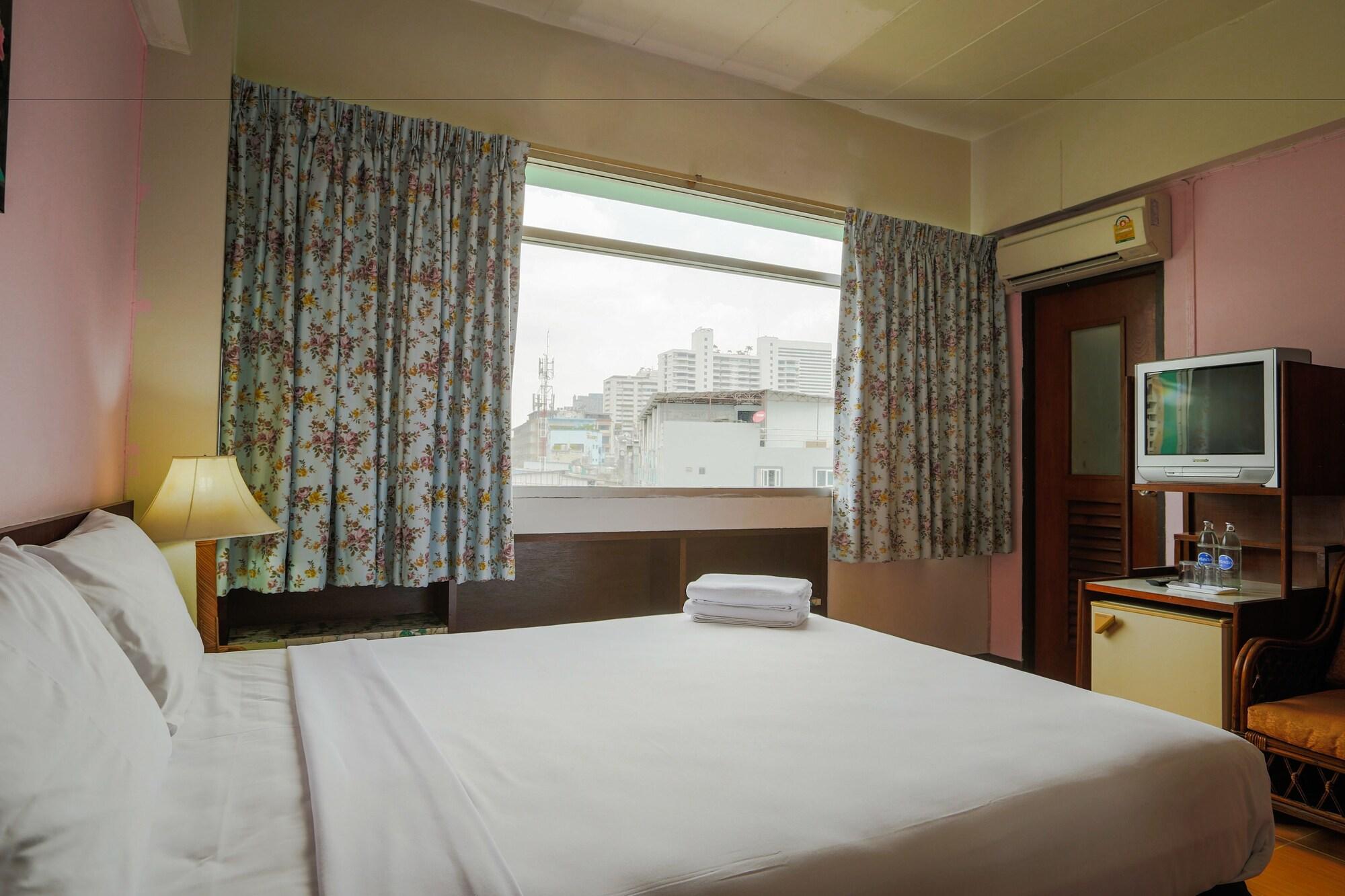 Ruamchitt Travelodge Бангкок Экстерьер фото