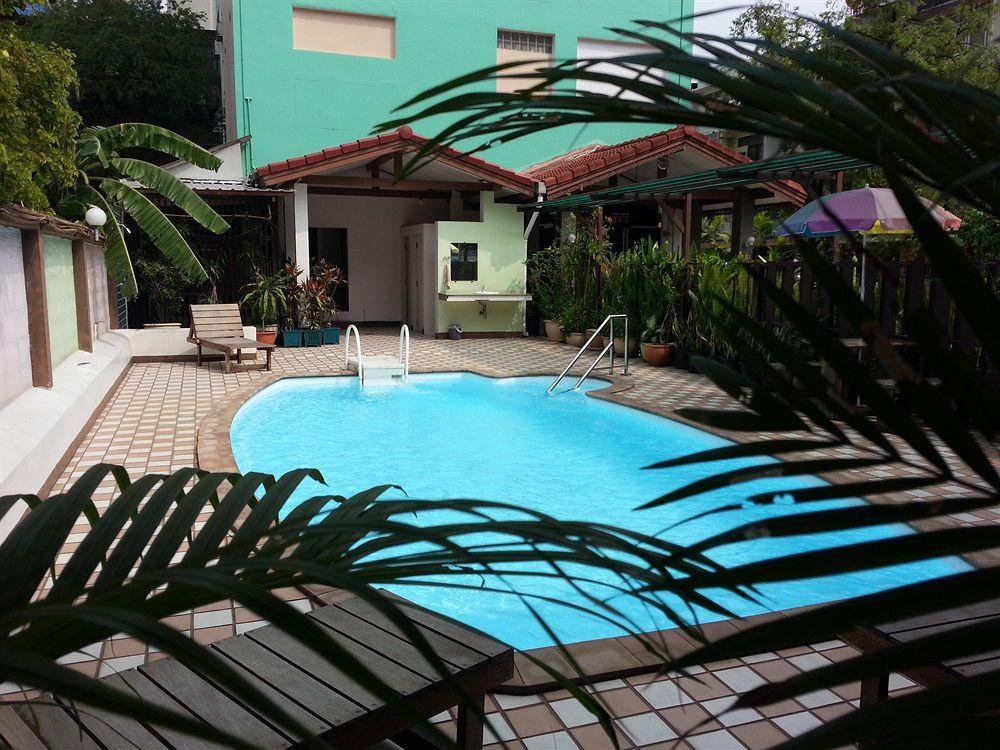 Ruamchitt Travelodge Бангкок Экстерьер фото