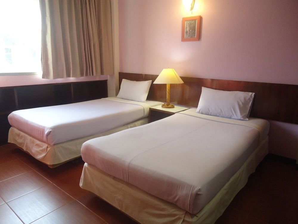 Ruamchitt Travelodge Бангкок Экстерьер фото