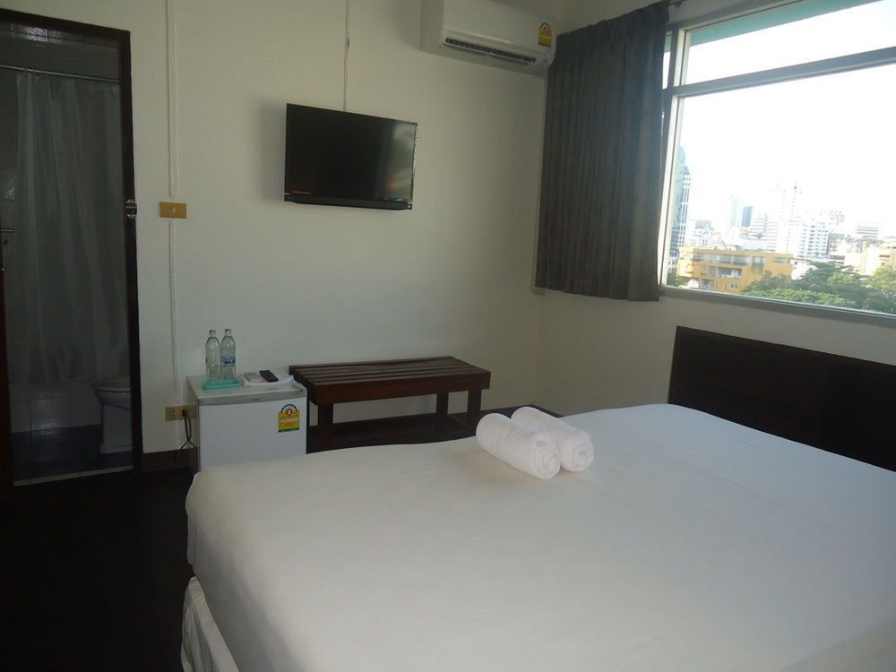 Ruamchitt Travelodge Бангкок Экстерьер фото
